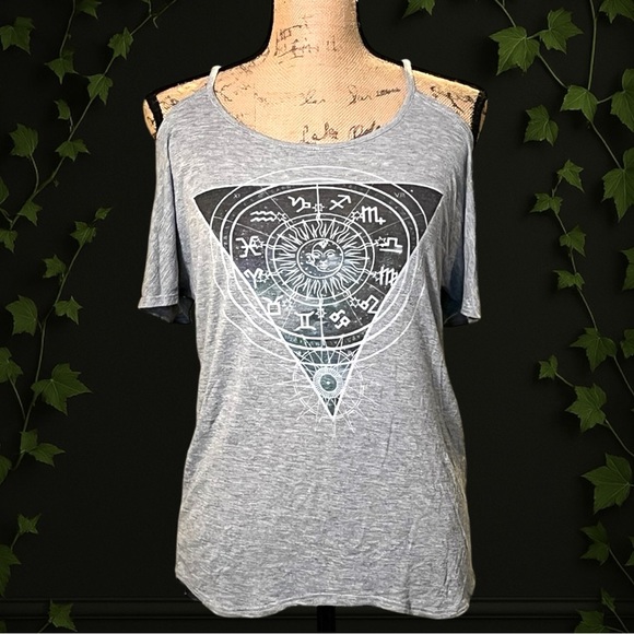 Zodiac Graphic Cold Shoulder Heather Gray Top Small - Picture 1 of 10